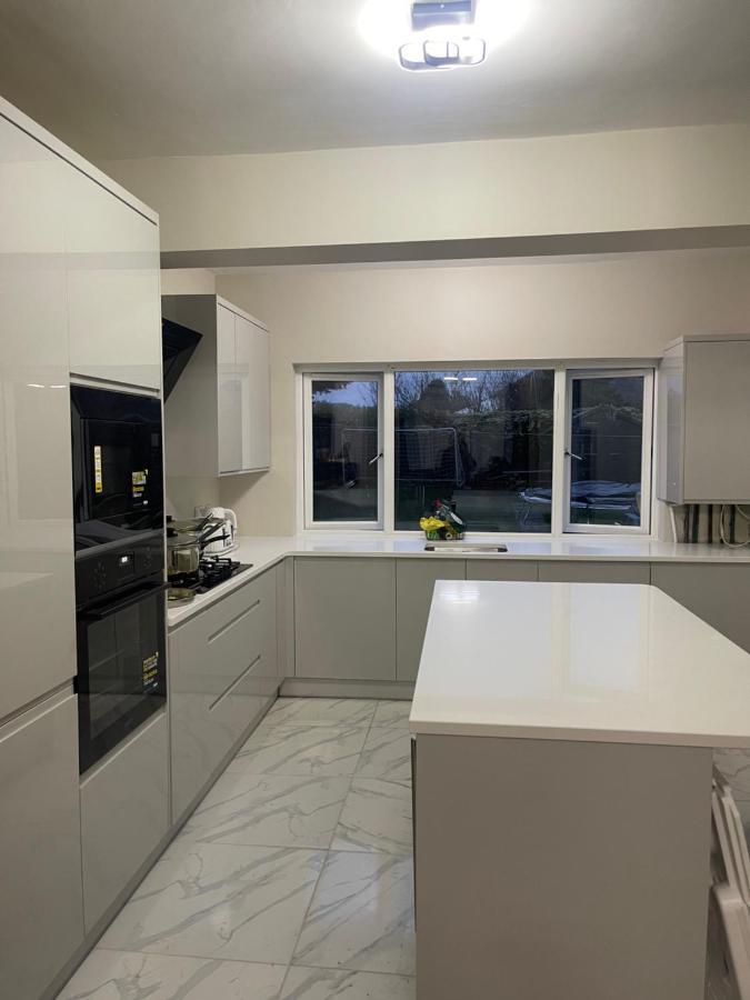One Bedroom In Spacious Bungalow, Free Parking & Private Entrance Edinburgh Exterior photo