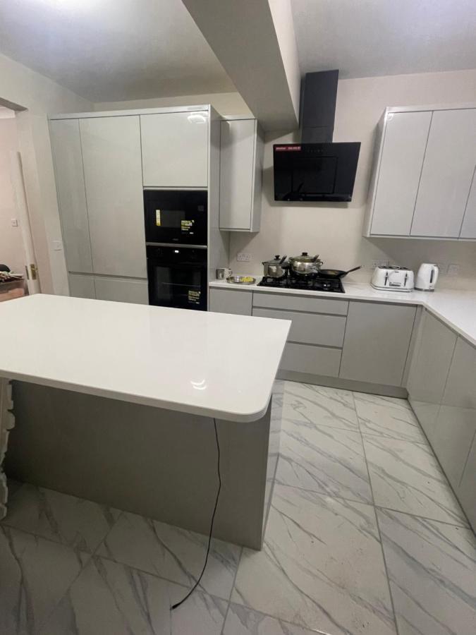 One Bedroom In Spacious Bungalow, Free Parking & Private Entrance Edinburgh Exterior photo